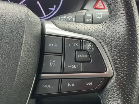 Used 2021 Toyota Sienna Limited image 19