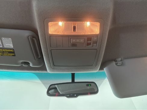 Used 2012 Toyota Highlander SE image 38