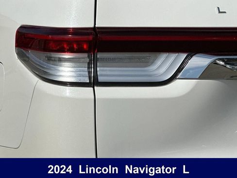 Used 2024 Lincoln Navigator L Reserve AWD/4WD image 42