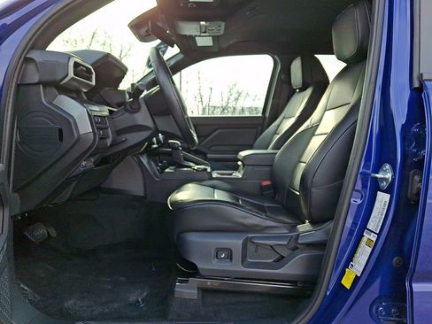 Used 2025 Toyota Tacoma SR5 image 15