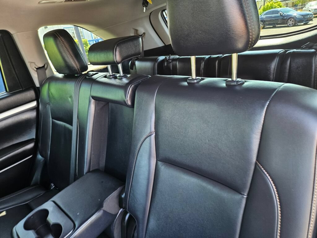 Used 2019 Toyota Highlander XLE AWD/4WD image 15