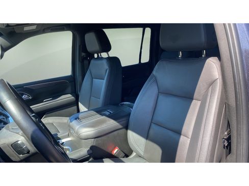 Used 2022 Chevrolet Suburban Z71 w/ Luxury Package AWD/4WD image 17