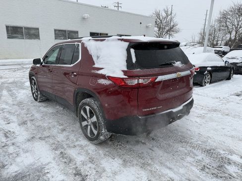 Used 2021 Chevrolet Traverse LT w/ LT Premium Package image 2