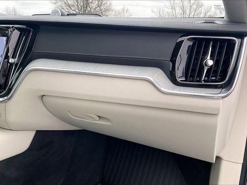 Used 2022 Volvo S60 T8 Inscription image 16