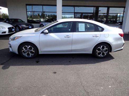 Used 2021 Kia Forte LXS image 2