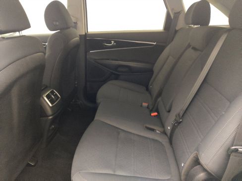 Used 2019 Kia Sorento L FWD image 18