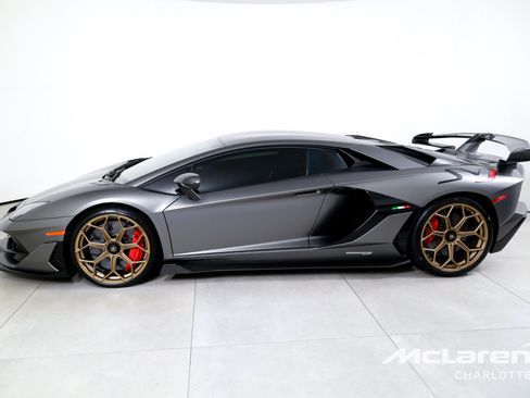 Used 2020 Lamborghini Aventador SVJ AWD/4WD image 6