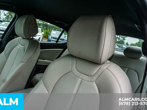 Used 2025 Genesis G70 2.5T RWD image 18