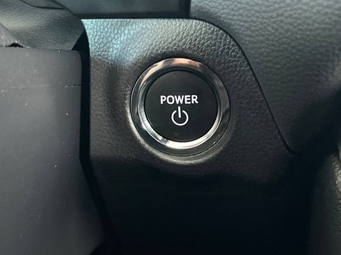 Used 2025 Toyota RAV4 XLE AWD/4WD image 19