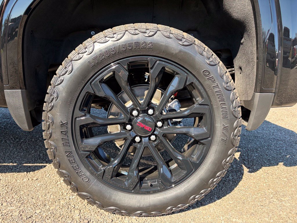 Used 2025 GMC Sierra 1500 AT4 w/ Technology Package AWD/4WD image 16