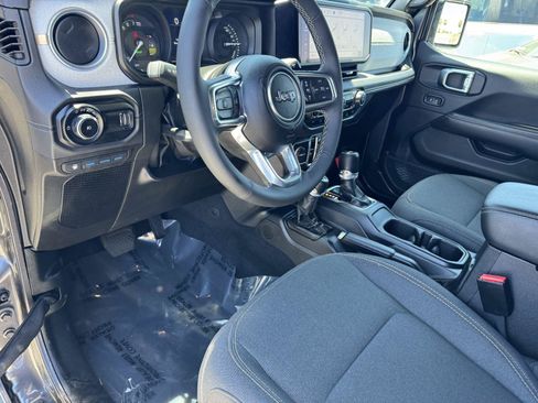 Certified 2025 Jeep Wrangler Unlimited Sahara w/ Safety Group AWD/4WD image 16