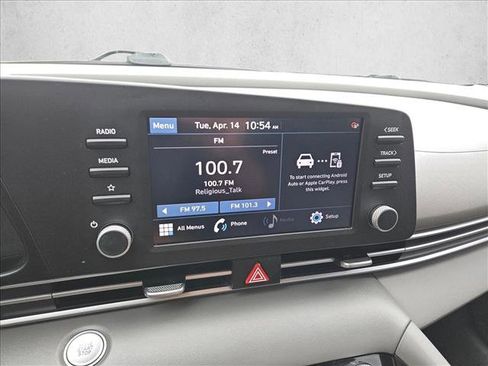 Used 2022 Hyundai Elantra SEL image 18