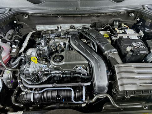 Used 2023 Volkswagen Taos SE w/ Black Wheel Package image 31