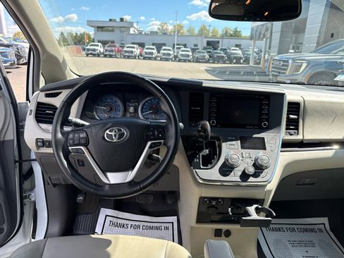 Used 2019 Toyota Sienna XLE Premium AWD/4WD image 15