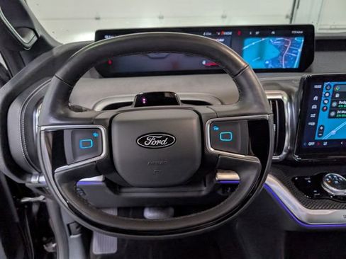 Used 2025 Ford Expedition Platinum w/ Stealth Appearance Package AWD/4WD image 19