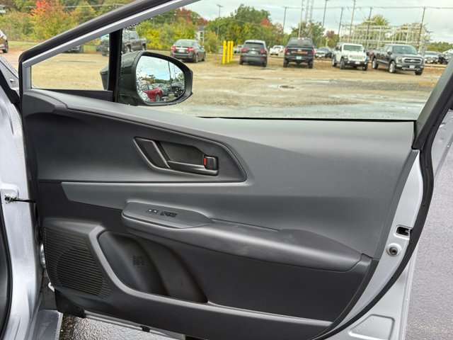 Used 2025 Toyota Prius LE FWD image 32