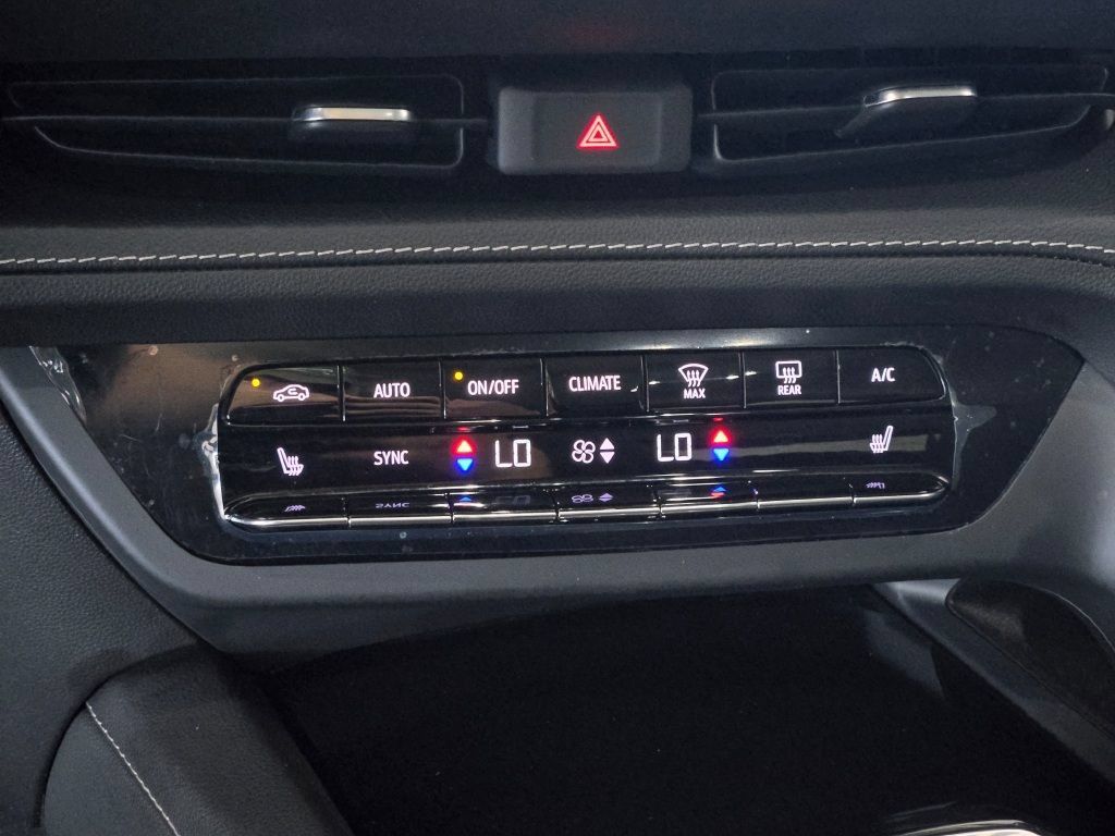 Certified 2022 Buick Envision Preferred FWD image 27