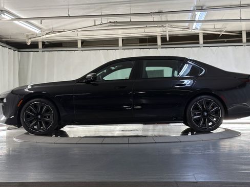 Used 2023 BMW 740i w/ Parking Assistance Package RWD image 2