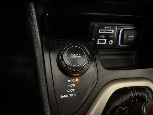 Used 2017 Jeep Cherokee Latitude w/ Cold Weather Group image 45