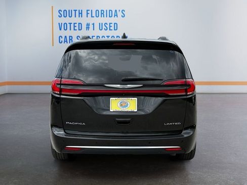 Used 2023 Chrysler Pacifica Limited FWD image 5