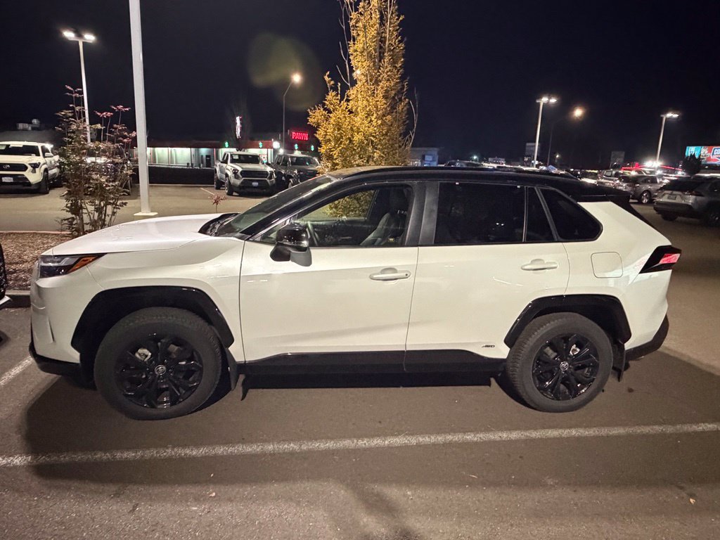 Used 2023 Toyota RAV4 XSE AWD/4WD image 3