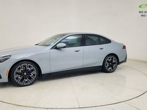 Used 2026 BMW i5 eDrive40 w/ M Sport Package RWD image 5
