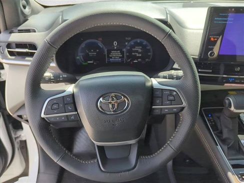 New 2026 Toyota Sienna Limited FWD image 16