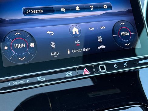 Used 2025 Mercedes-Benz C 300 Sedan image 19