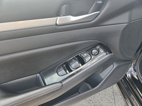 Used 2023 Nissan Altima 2.5 SV FWD image 12