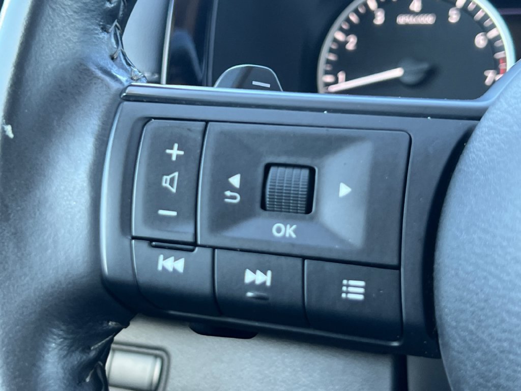 Used 2024 Nissan Pathfinder SV FWD image 10
