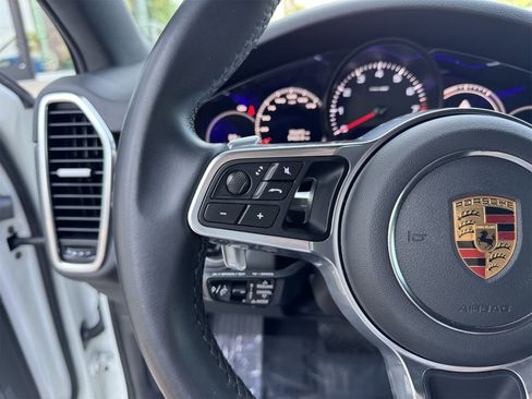 Certified 2022 Porsche Cayenne Coupe image 18