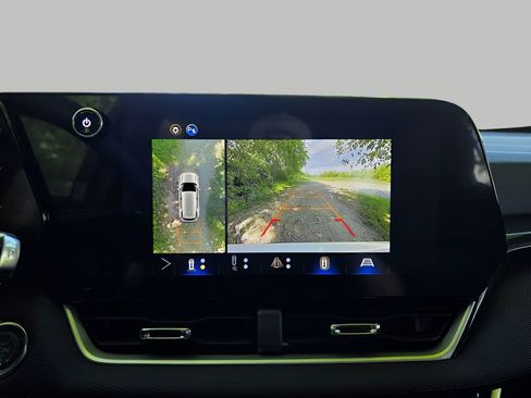 New 2026 Chevrolet Equinox LT w/ Safety and Technology Package FWD image 21