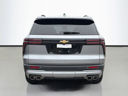 Used 2024 Chevrolet Traverse LT image 4