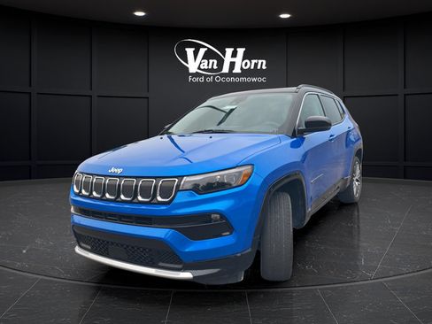 Used 2022 Jeep Compass Limited w/ Elite Group AWD/4WD image 3