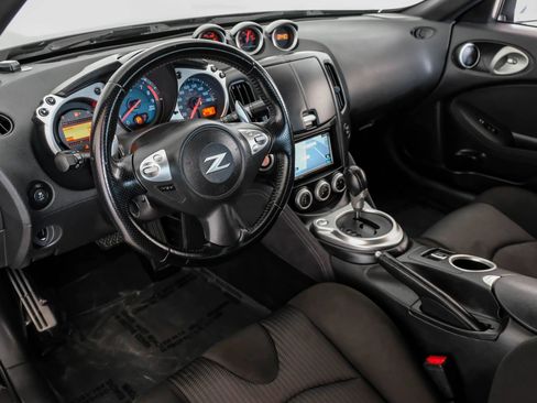 Used 2014 Nissan 370Z Roadster image 10