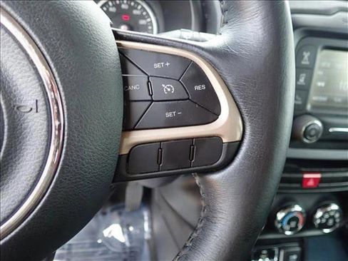 Used 2017 Jeep Renegade Latitude w/ Cold Weather Group AWD/4WD image 14