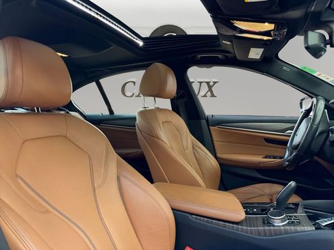 Used 2018 BMW 540i w/ Premium Package image 14