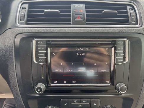 Used 2017 Volkswagen Jetta SE image 29