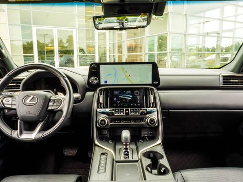 Used 2025 Lexus LX 700h Luxury w/ Appearance Package AWD/4WD image 5