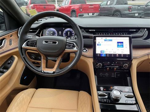 Used 2025 Jeep Grand Cherokee L Summit image 15