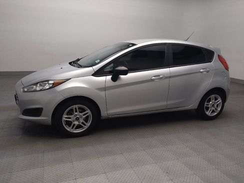 Used 2018 Ford Fiesta SE image 2