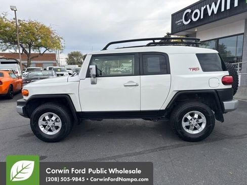 Used 2012 Toyota FJ Cruiser 4WD image 8