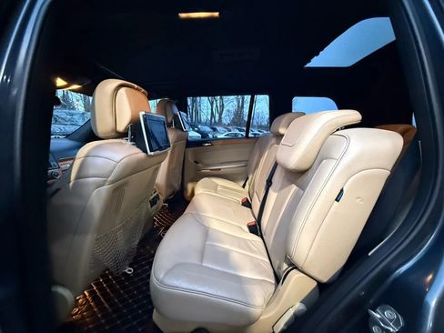 Used 2012 Mercedes-Benz GL 550 4MATIC image 17