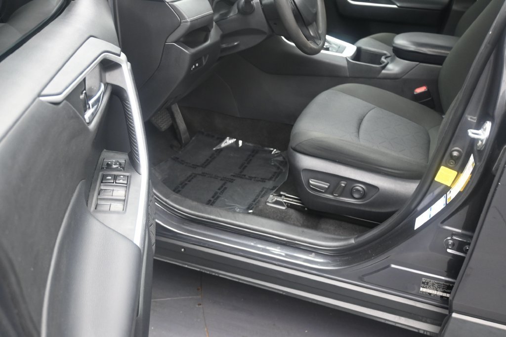 Used 2022 Toyota RAV4 XLE AWD/4WD image 11