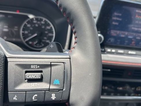 Used 2025 Nissan Rogue SV AWD/4WD image 17