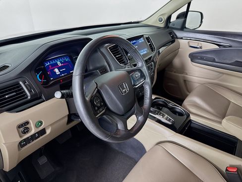 Used 2019 Honda Pilot Touring image 8