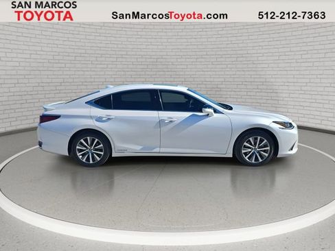 Used 2021 Lexus ES 300h w/ Premium Package image 4