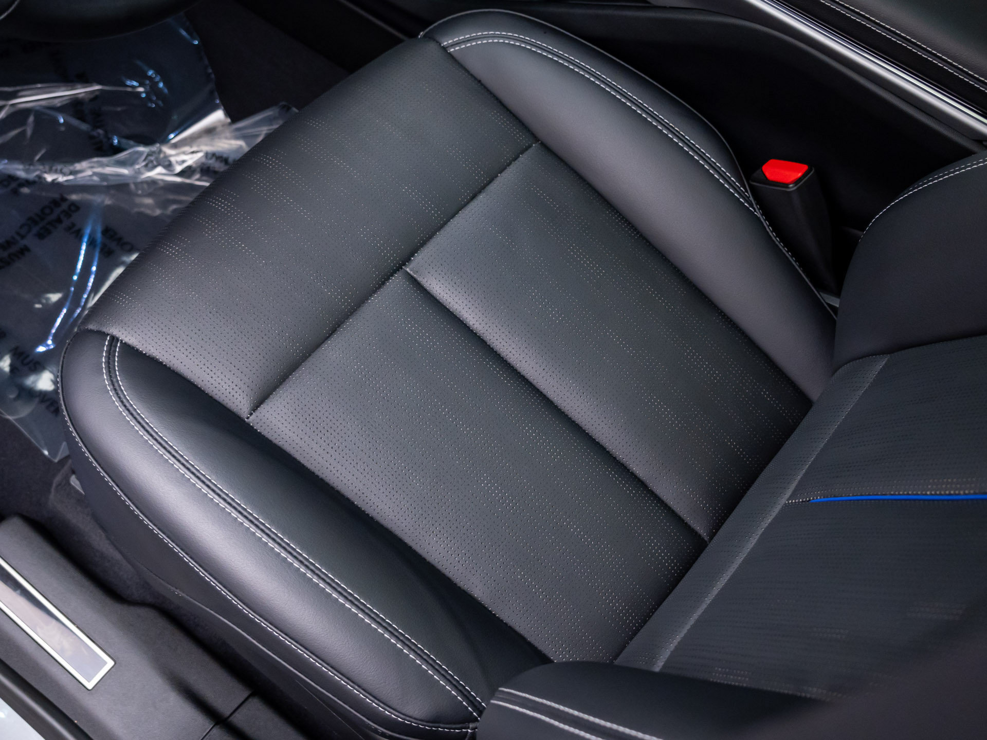 Certified 2025 Cadillac Lyriq Luxury w/ LPO, Floor Liner Package AWD/4WD image 17