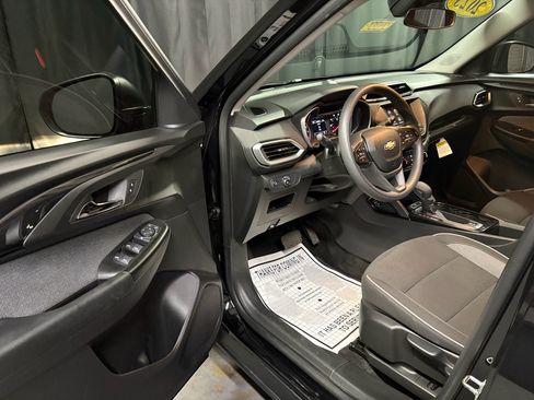 Used 2023 Chevrolet TrailBlazer LS FWD image 21