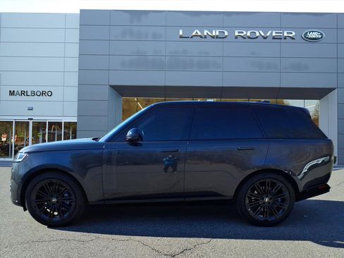 Certified 2025 Land Rover Range Rover SE image 6